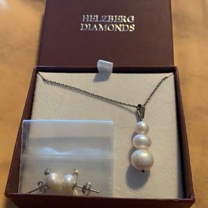 Helzberg Pearl Triple drop necklace and earring set